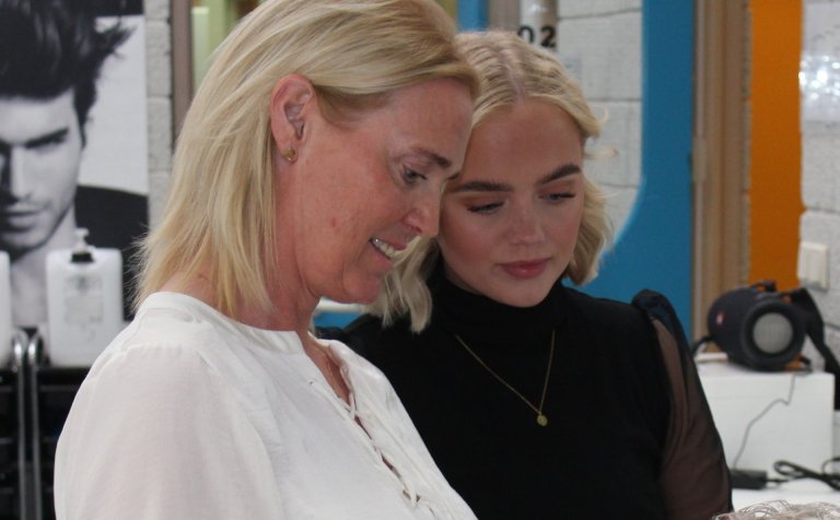 Hildur Salína kennari og Íris Birna.