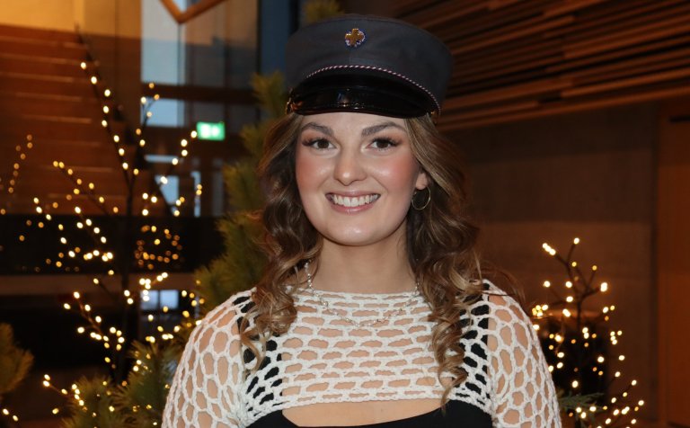 Sara Dögg Sigmundsdóttir, sjúkraliði og nýstúdent, flutti ræðu brautskráningarnema í Hofi í dag.