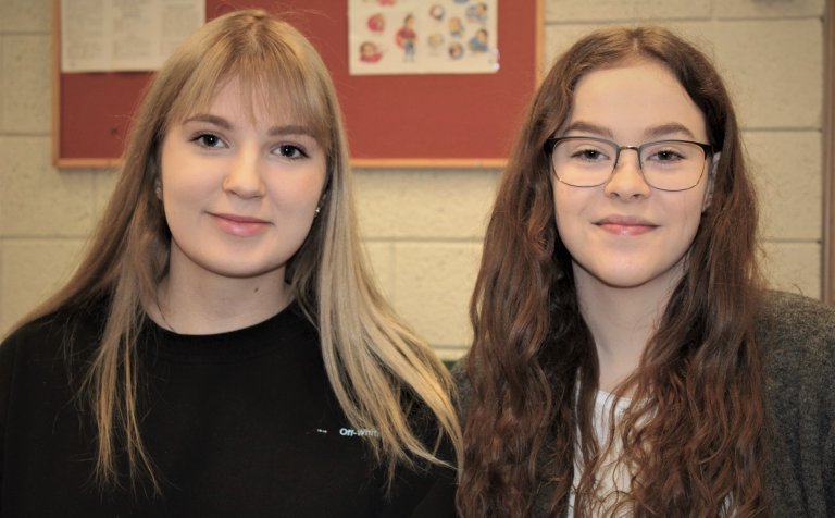 Soffía Karen (til vinstri) og Embla Sól.