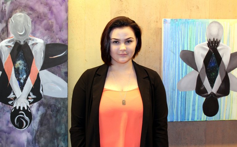 Svanfríður Oddsdóttir við verkin sín tvö.