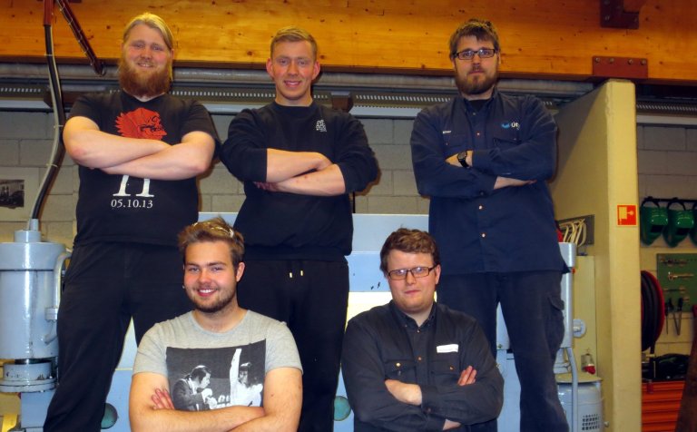 Þessir fimm glíma við sveinspróf í stálsmíði.