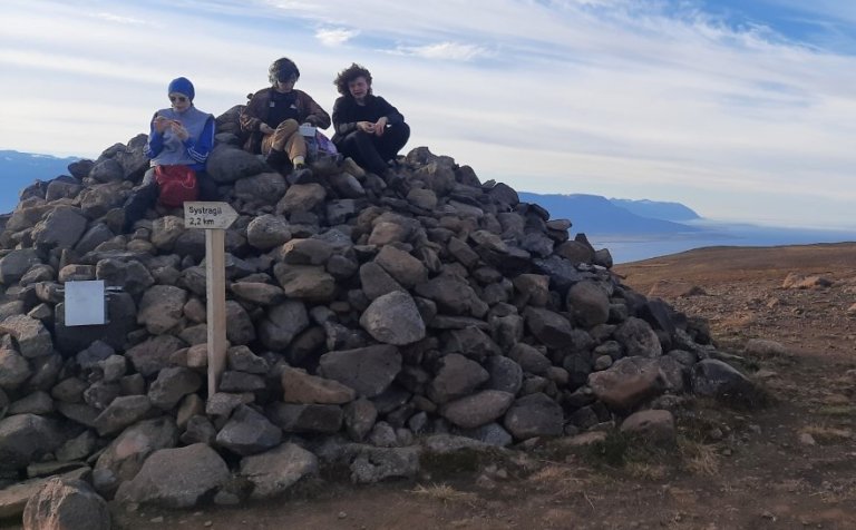 Í áfangastað - Skólavarðan í Vaðlaheiði.