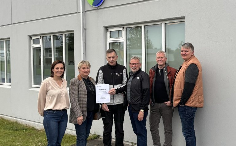 Við afhendingu gjafar Rafmanna ehf. til VMA.