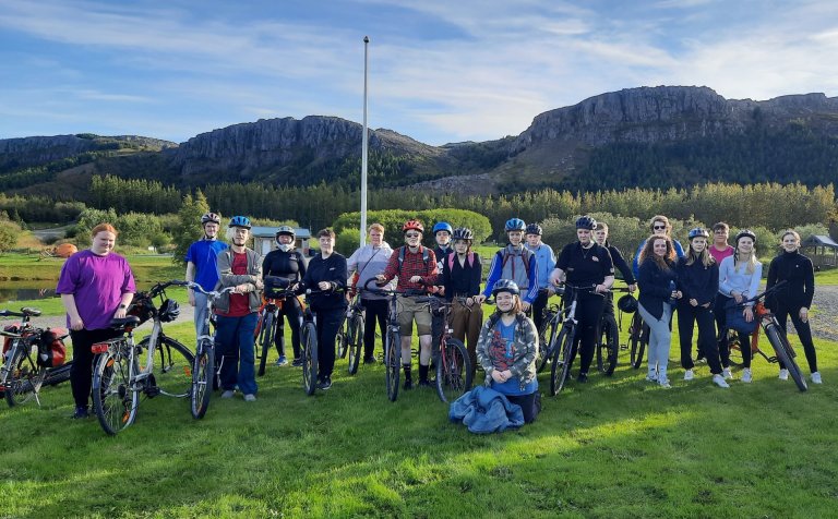 Nemendur í útvistaráfanganum á Hömrum í dag.