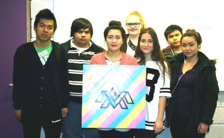 Nemendur í ÍSA 203 með lokið af VMA-spilinu.