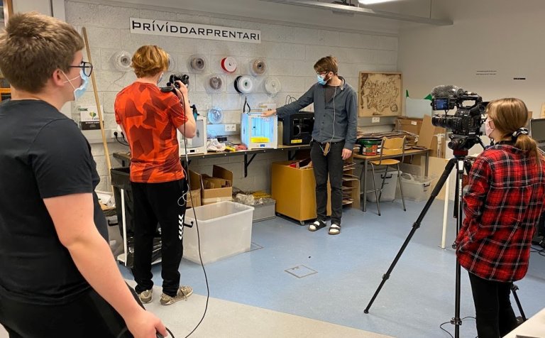 Útsending í fjarmenntabúðum frá FabLab í VMA.
