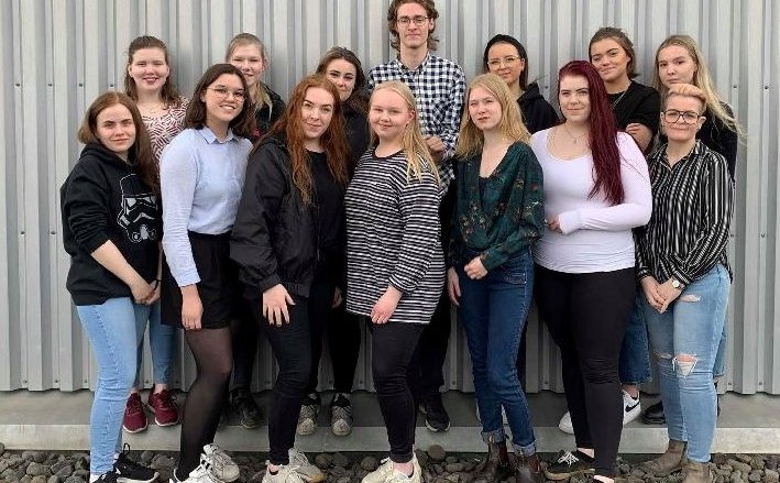 Nemendurnir fjórtán sem sýna í Listasafninu.