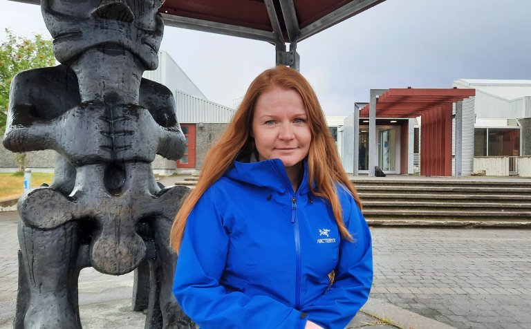 Valgerður Húnbogadóttir starfar á bókasafni VMA með Hönnu Þóreyju Guðmundsdóttur og hefur einnig á s…