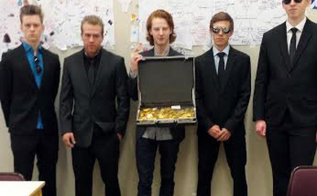 Viðskiptabrautarnemar tilbúnir í kynninguna.