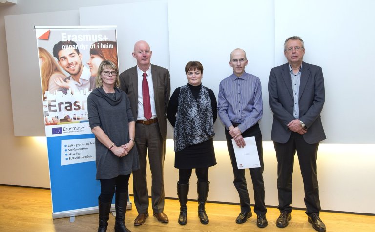 Samningur í höfn. Fulltrúar RANNÍS, MATÍS og VMA.