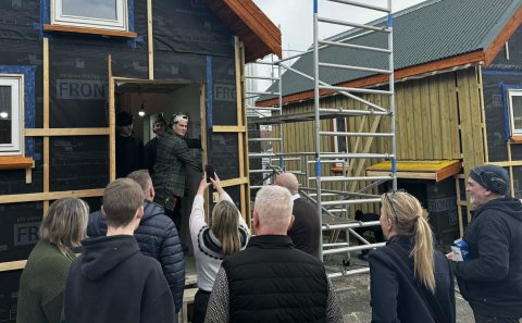 Í kjördæmisviku hafa stjórnmálamenn lagt leið sína í VMA og kynnt sér skólastarfið. Meðal annars lá &hellip;