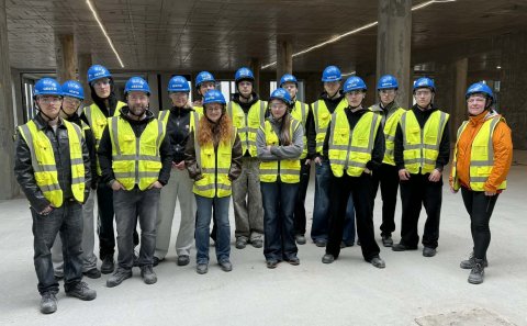 Hluti af hópnum í húsakynnum nýja Landspítalans við Hringbraut.