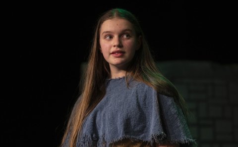 Elín Karlotta Anton, nemandi í 8. bekk í Brekkuskóla, í hlutverki Bjarkar Borkadóttur í uppfærslu Le&hellip;