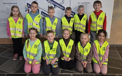 Leikskólakrakkar á leikskólanum Tröllaborgum á Akureyri í heimsókn í VMA.